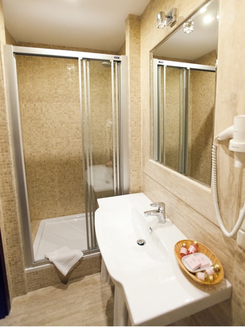 http://www.hotel-delice.com.ua/images/rooms/appartments/1665.jpg