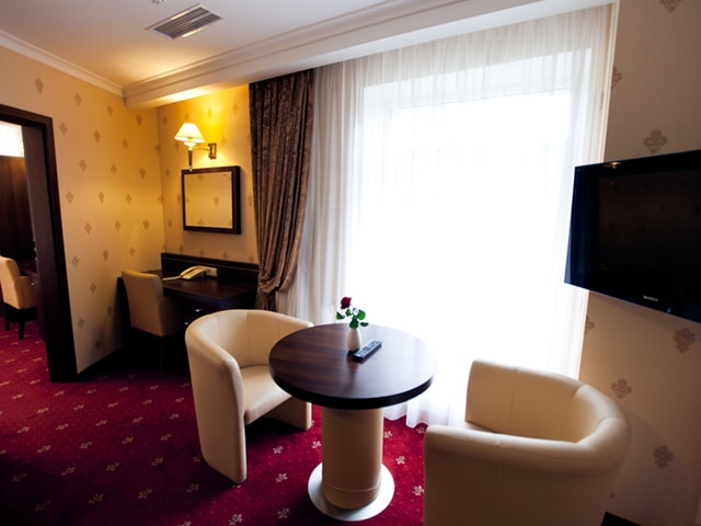 http://www.hotel-delice.com.ua/images/rooms/superior-suite/1582.jpg